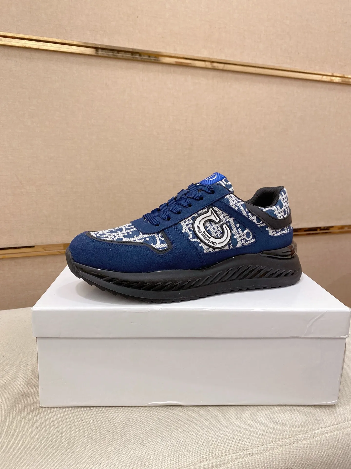 Men's shoes💰 462💰🇮🇹🇮🇹Dior d The new model is on sale at the same time at the counter. The upper 🇮🇹 is imported Italian first-layer cowhide, and the lining is fully imported sheepskin 💪💪. It is a complete 1⃣️ to 1⃣️ replica 🇮🇹💪💪, ⚠ Sole: The original sole is specially provided by the original factory. The exclusive movable molded sole is super comfortable. ⚠Original factory single goods, 🔍🔍high quality, you can enter and leave the counter at will, welcome to compare⚠. Code number:38-44